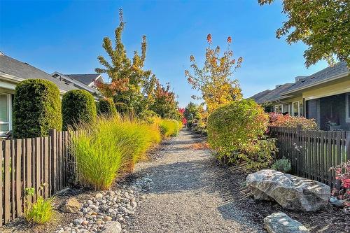 11-1960 Klo Road, Kelowna, BC - Outdoor