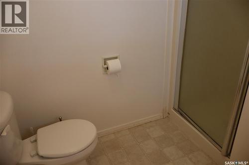 602 Centre Street, Assiniboia, SK - Indoor Photo Showing Bathroom
