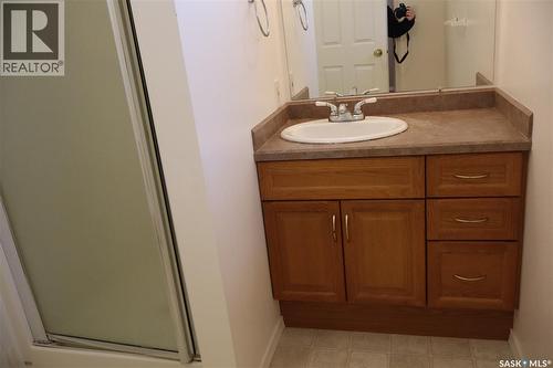 602 Centre Street, Assiniboia, SK - Indoor Photo Showing Bathroom