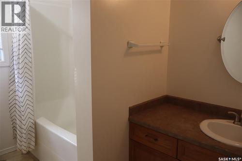 602 Centre Street, Assiniboia, SK - Indoor Photo Showing Bathroom