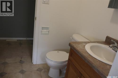 602 Centre Street, Assiniboia, SK - Indoor Photo Showing Bathroom