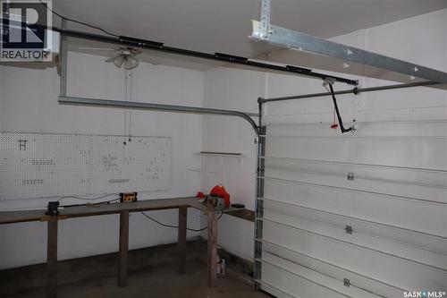 602 Centre Street, Assiniboia, SK - Indoor Photo Showing Garage