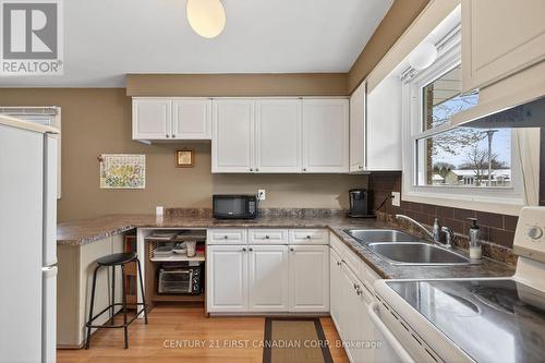 58 Scotchmere Crescent, London South (South X), ON - Indoor Photo Showing Kitchen With Double Sink