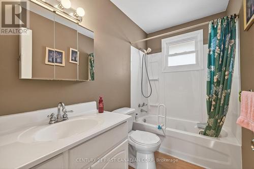 58 Scotchmere Crescent, London South (South X), ON - Indoor Photo Showing Bathroom