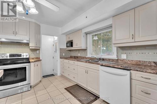 74 Daleview Crescent, London North (North G), ON - Indoor Photo Showing Kitchen With Double Sink