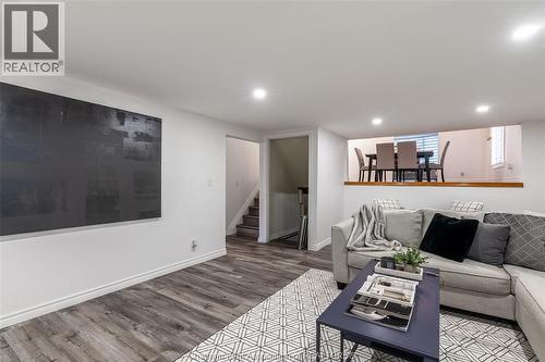 87 Woodycrest Avenue, Kingsville, ON - Indoor Photo Showing Living Room