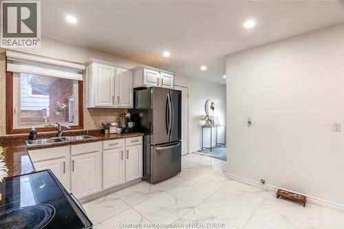 87 Woodycrest Avenue, Kingsville, ON - Indoor Photo Showing Kitchen With Double Sink