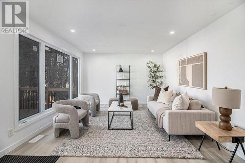 102 Laurier Street, Casselman, ON - Indoor Photo Showing Living Room