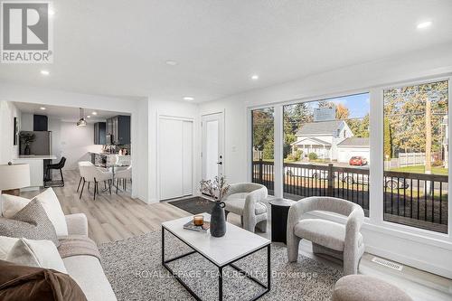 102 Laurier Street, Casselman, ON - Indoor Photo Showing Living Room