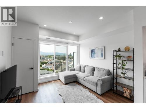Living - 615 Rutland Road Unit# 510, Kelowna, BC - Indoor Photo Showing Living Room