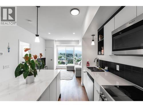Kitchen - 615 Rutland Road Unit# 510, Kelowna, BC - Indoor Photo Showing Kitchen With Upgraded Kitchen