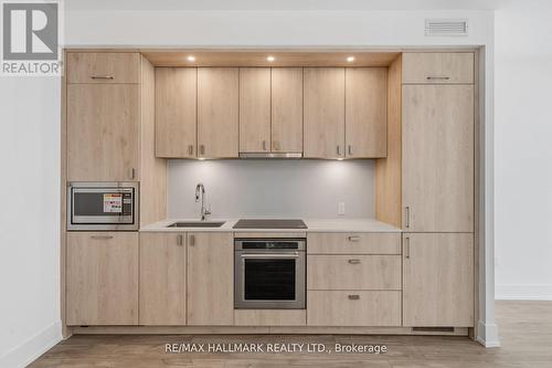 1906 - 10 Inn On The Park Drive, Toronto, ON - Indoor Photo Showing Kitchen