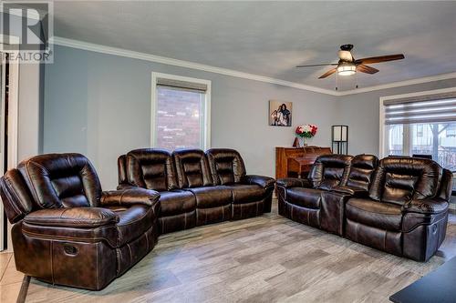 2211 Grenoble Court, Sudbury, ON - Indoor Photo Showing Living Room