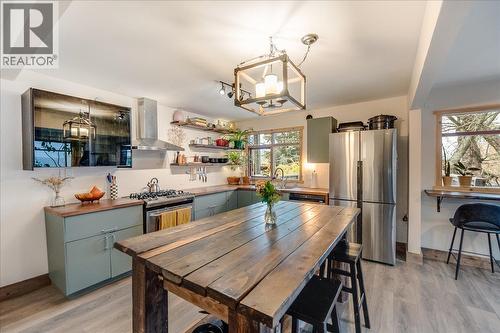2207 Columbia Avenue, Rossland, BC - Indoor Photo Showing Dining Room