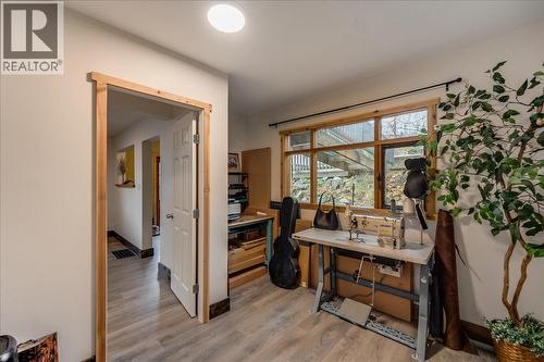 Main Floor Bedroom - 2207 Columbia Avenue, Rossland, BC - Indoor