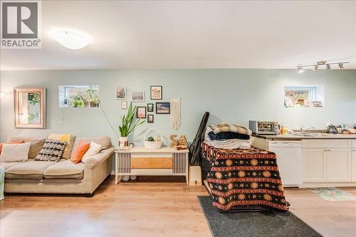 2207 Columbia Avenue, Rossland, BC - Indoor Photo Showing Living Room