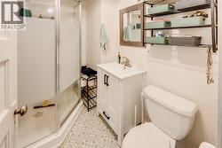 Suite Bathroom - 