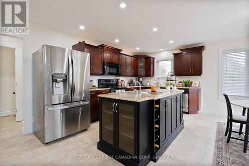 1625 Shore Road, London South (South A), ON - Indoor Photo Showing Kitchen