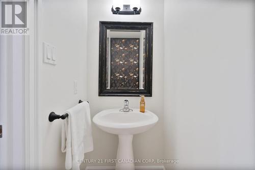 1625 Shore Road, London South (South A), ON - Indoor Photo Showing Bathroom