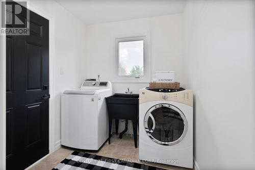 1625 Shore Road, London South (South A), ON - Indoor Photo Showing Laundry Room