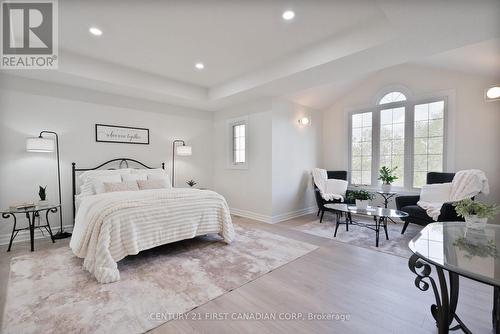 1625 Shore Road, London South (South A), ON - Indoor Photo Showing Bedroom
