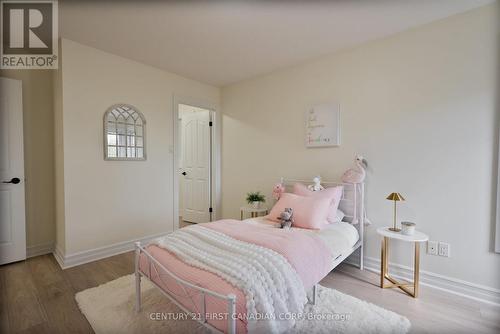 1625 Shore Road, London South (South A), ON - Indoor Photo Showing Bedroom