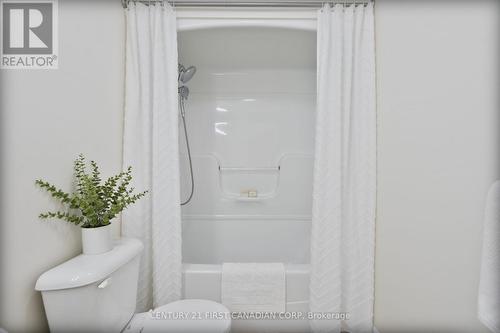 1625 Shore Road, London South (South A), ON - Indoor Photo Showing Bathroom