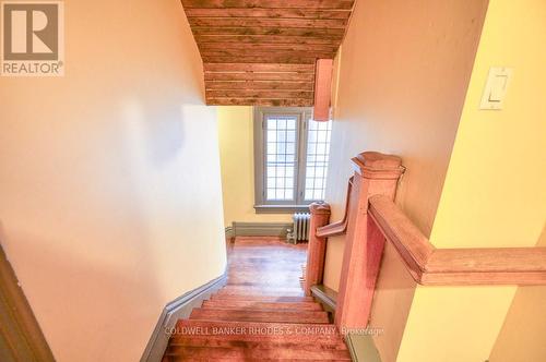common stairwell to second floor entrance. - #1 On 2Nd Floor - 8 1/2 Range Road, Ottawa, ON 