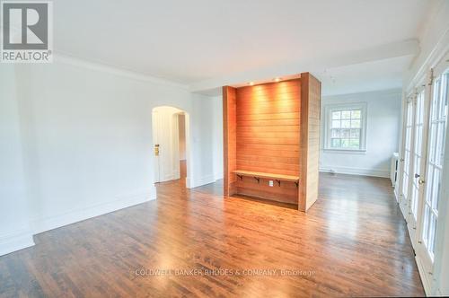 feature wall separates the Livingroom from the den - #1 On 2Nd Floor - 8 1/2 Range Road, Ottawa, ON 
