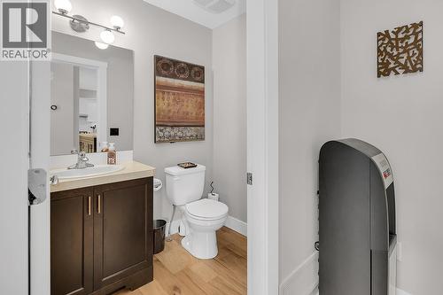 1865 Begbie Road Unit# 7, Kelowna, BC - Indoor Photo Showing Bathroom