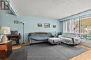 11 Torlake Street, Hamilton, ON  - Indoor Photo Showing Living Room 