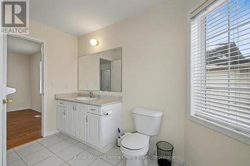 jack & jill bathroom - 24 Baintree Way, Cambridge, ON - Indoor Photo Showing Bathroom