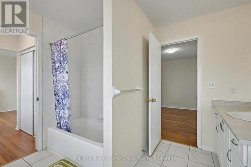 jack & jill bathroom - 24 Baintree Way, Cambridge, ON - Indoor Photo Showing Bathroom