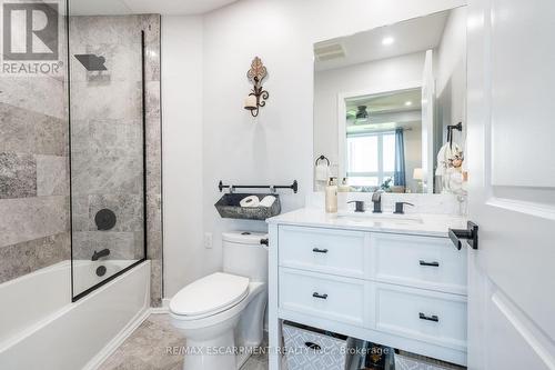 422 - 125 Shoreview Place, Hamilton, ON - Indoor Photo Showing Bathroom