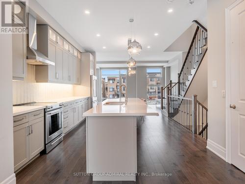 27 Adaskin Avenue, Vaughan, ON - Indoor Photo Showing Kitchen With Upgraded Kitchen