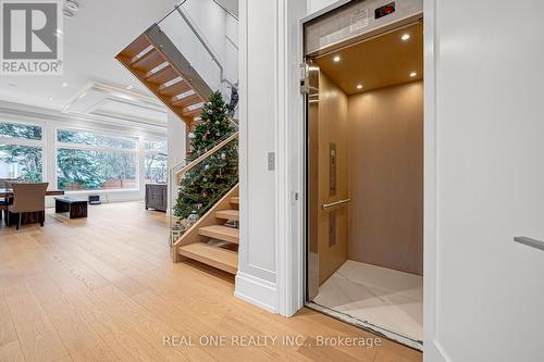 18 Aneta Circle, Toronto, ON - Indoor Photo Showing Other Room