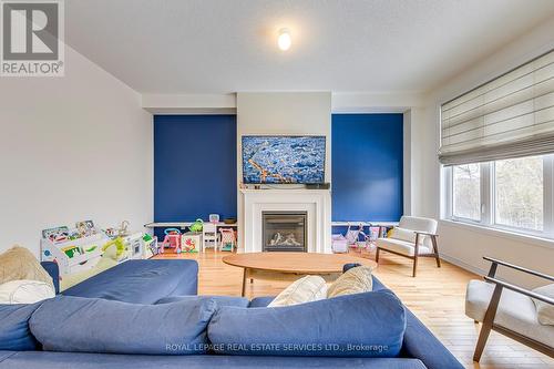 116 Limestone Lane, Shelburne, ON - Indoor Photo Showing Living Room With Fireplace