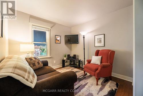 Main floor bedroom, den or dining room - 97 Else Street, St. Catharines (Vine/Linwell), ON - Indoor Photo Showing Living Room