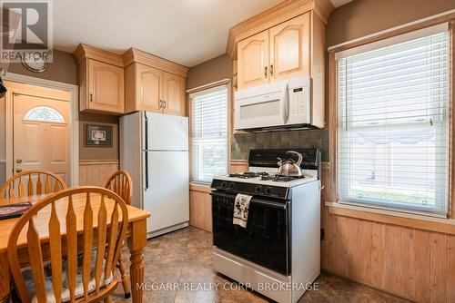 Large vinyl windows for lots of light - 97 Else Street, St. Catharines (Vine/Linwell), ON - Indoor Photo Showing Kitchen