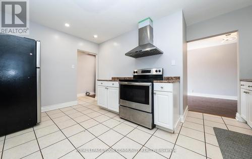 53 Newbury Drive, Newmarket, ON - Indoor Photo Showing Kitchen