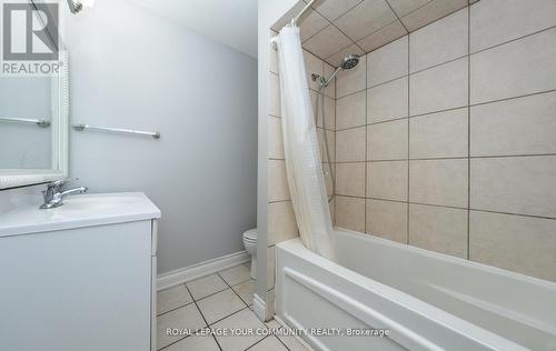 53 Newbury Drive, Newmarket, ON - Indoor Photo Showing Bathroom