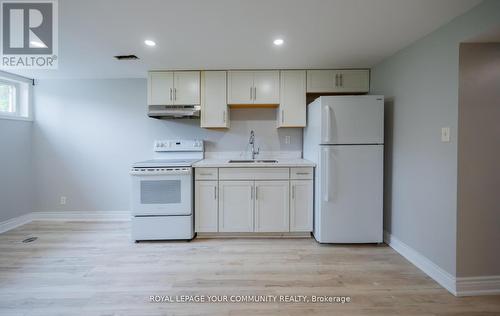 53 Newbury Drive, Newmarket, ON - Indoor Photo Showing Kitchen