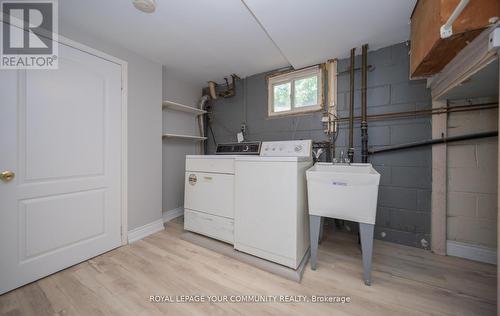53 Newbury Drive, Newmarket, ON - Indoor Photo Showing Laundry Room