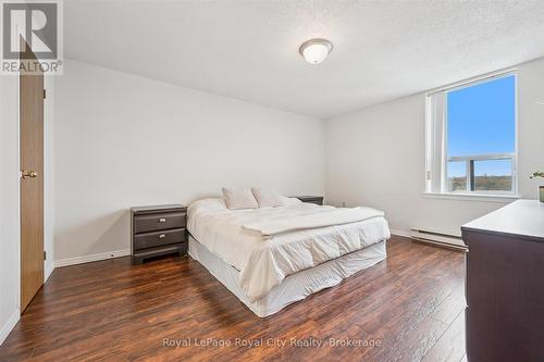 Primary bedroom - 1410 - 35 Green Valley Drive, Kitchener, ON - Indoor Photo Showing Bedroom