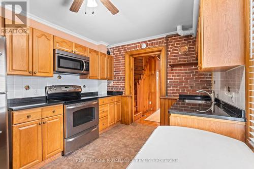 270 Wellington Street, Kingston (East Of Sir John A. Blvd), ON - Indoor Photo Showing Kitchen