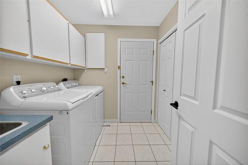 800 16Th Street, Cranbrook, BC - Indoor Photo Showing Laundry Room
