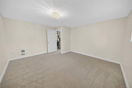 800 16Th Street, Cranbrook, BC - Indoor Photo Showing Other Room