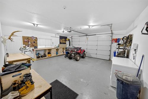 800 16Th Street, Cranbrook, BC - Indoor Photo Showing Garage
