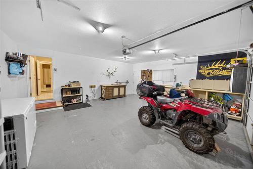 800 16Th Street, Cranbrook, BC - Indoor Photo Showing Garage