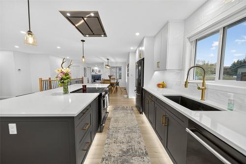 800 16Th Street, Cranbrook, BC - Indoor Photo Showing Kitchen With Upgraded Kitchen